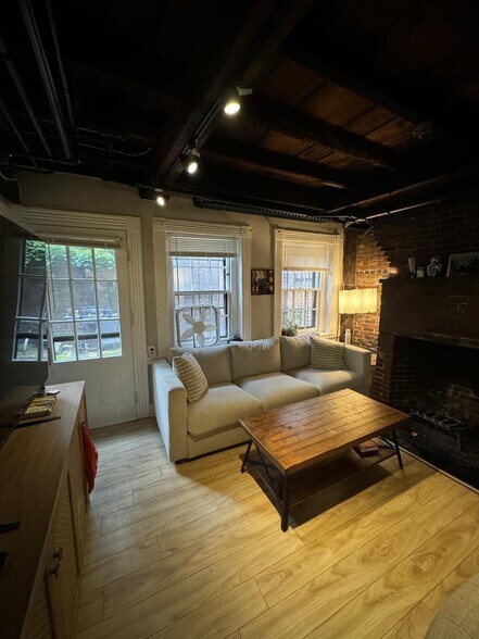 Building Photo - 2 Champney Pl