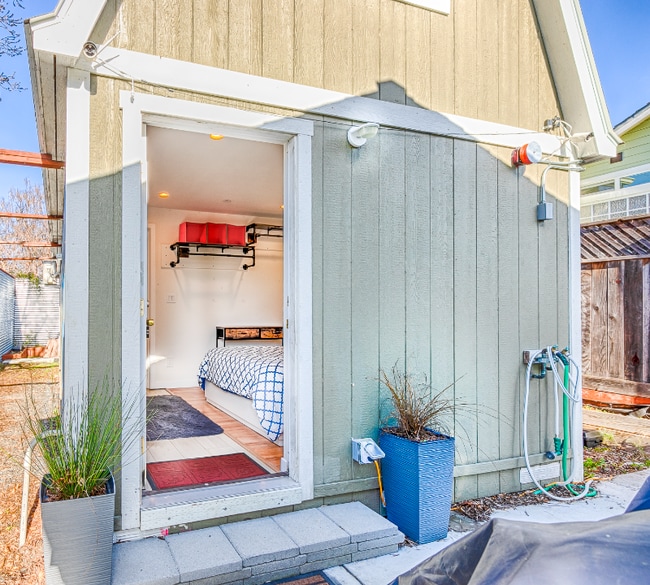 Building Photo - 515 Mountain View Ave