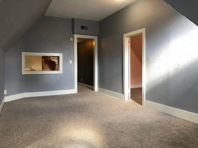 Building Photo - 1741 N Farwell Ave