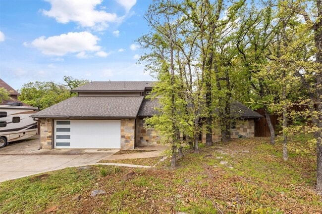 Primary Photo - 3427 Lakewood Ln