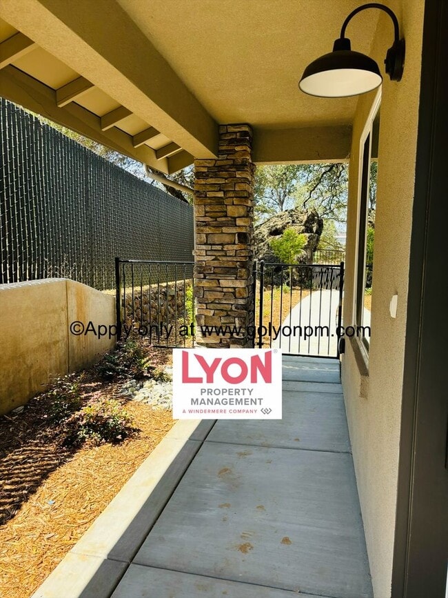Building Photo - Stunning Modern New Construction 1 bedroom...
