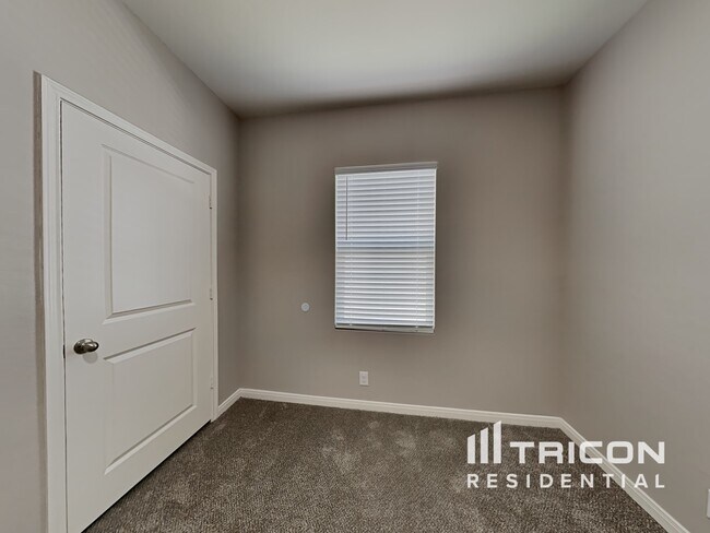 Building Photo - 4823 Hallies Gdn