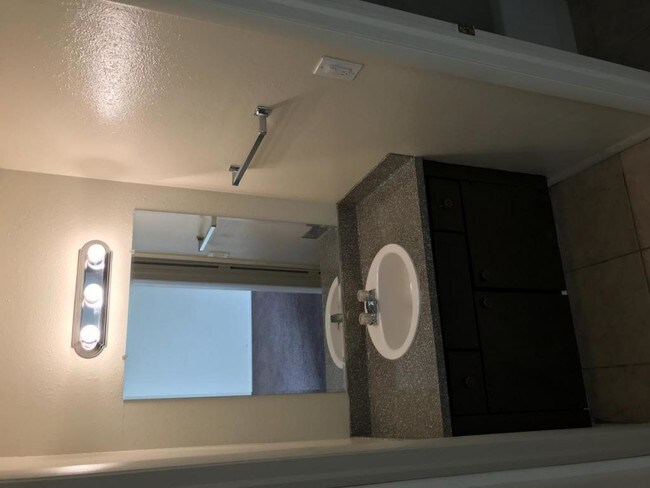 Building Photo - 1240 S Memorial Dr #B7- 1107