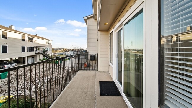 Building Photo - 1914 Lakeside Dr