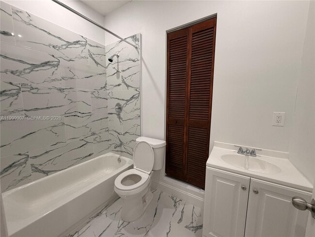 Building Photo - 2804 NW 7th Ct