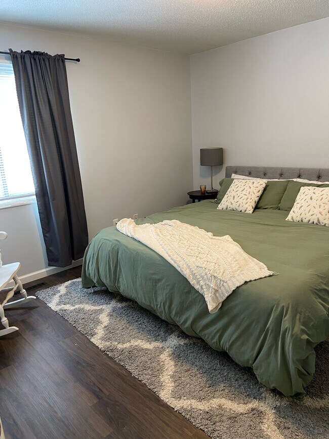 Building Photo - 2131 Cedar Ln