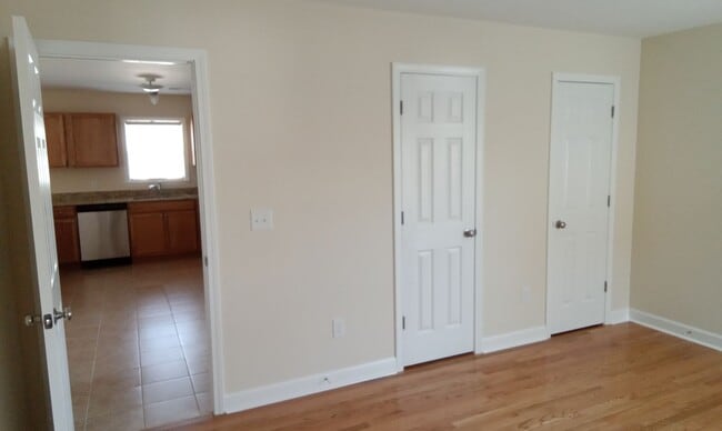 Building Photo - 513 Live Oak St