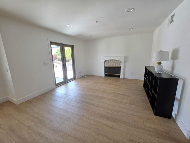 Building Photo - Gorgeous Entertainers Dream Home