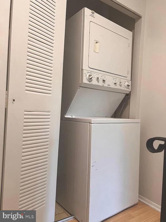 Building Photo - 207 Village Walk