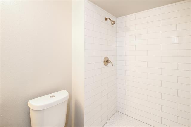 Building Photo - 1237 Hillwood Dr