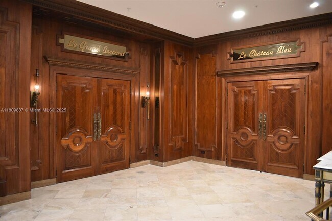 Building Photo - 6039 Collins Ave