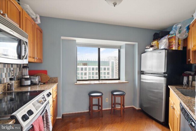 Building Photo - 900 N Stafford St