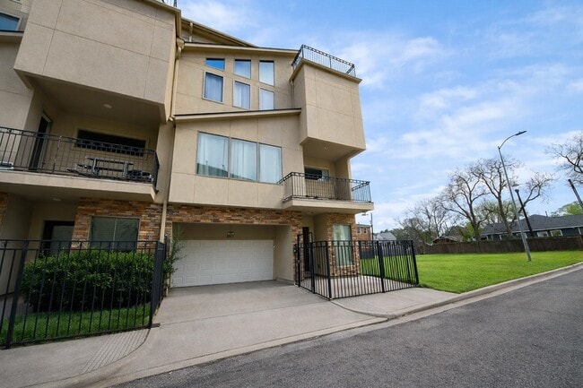 Building Photo - 3507 Jackson St