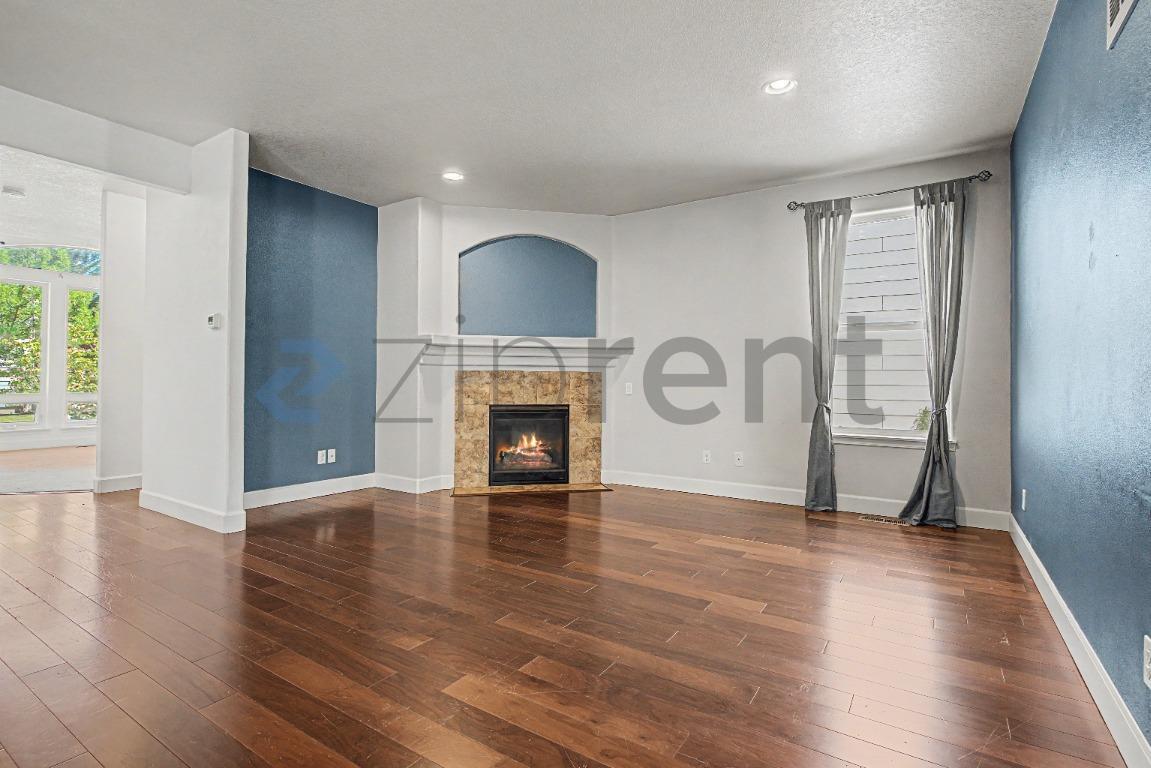 Building Photo - Unit