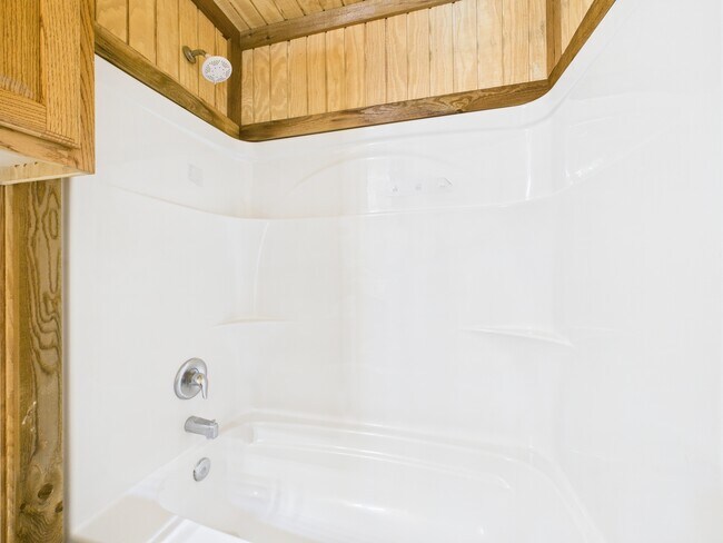 Building Photo - 5822 Leonard Rd