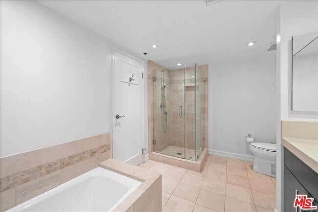 Building Photo - 10660 Wilshire Blvd