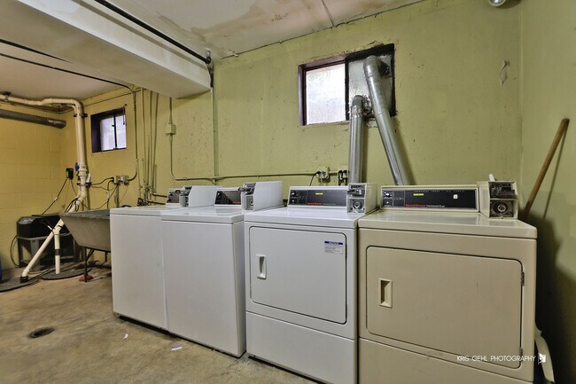 Building Photo - 510 W Miner St