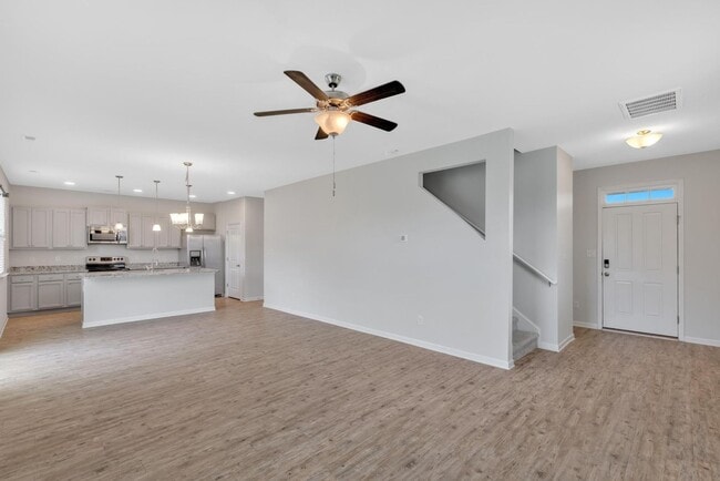 Building Photo - House for Rent in Holly Ridge with large y...