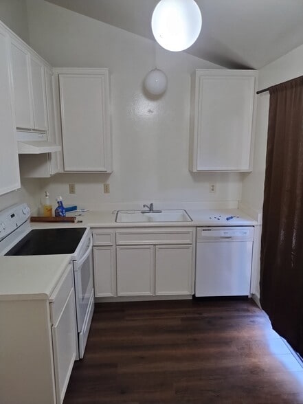 Building Photo - 3545 Fountain Way