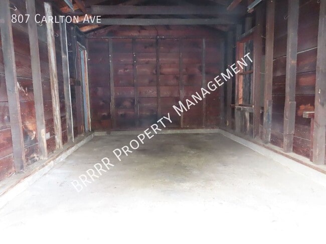 Building Photo - 807 Carlton Ave