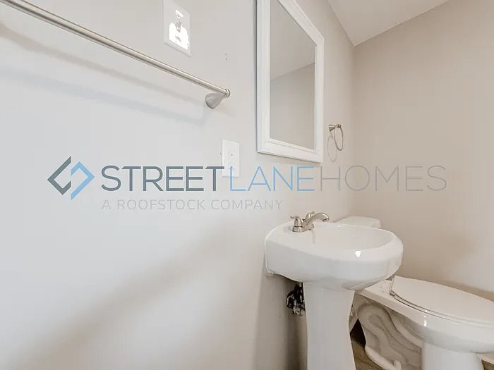 Building Photo - 205 9th Ave