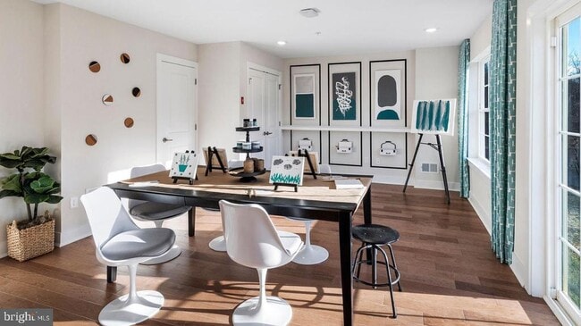 Building Photo - 215 Red Leaf Ln