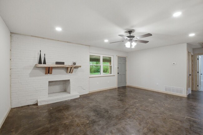 Building Photo - 509 Co Rd 2271