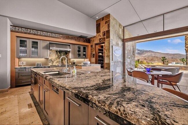 Building Photo - 9 Rockcrest