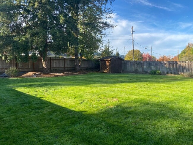 Building Photo - 4bd/1.75ba Carnation House