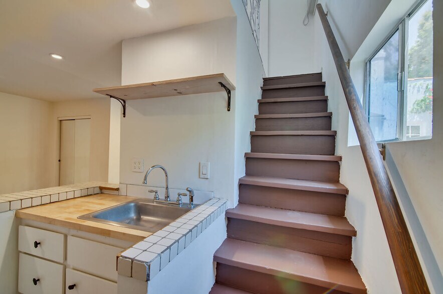 Building Photo - 641 N Martel Ave