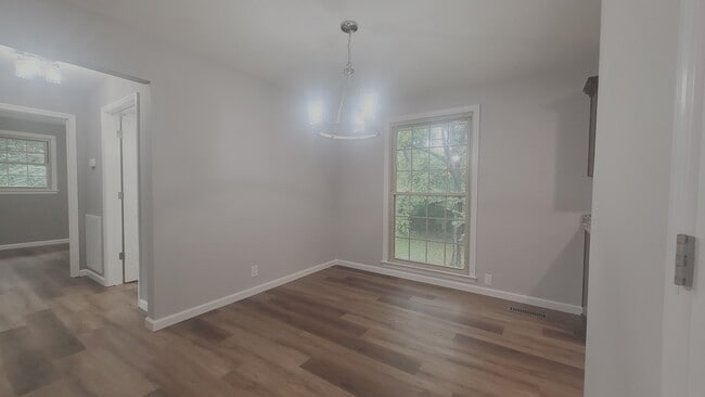 Building Photo - 910 Rexdale Dr