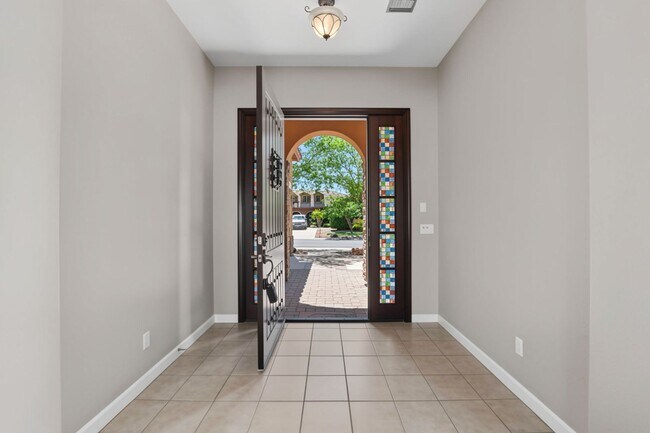 Building Photo - Welcome to this inviting Phoenix Rental - Available!
