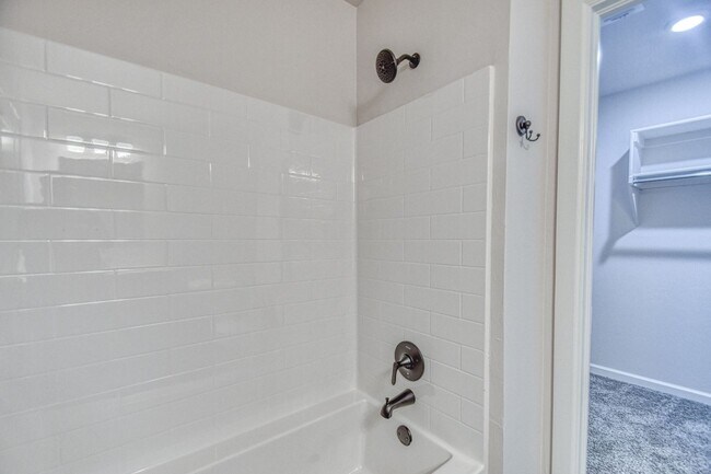 Building Photo - Brand New Construction in Varenna Landing!