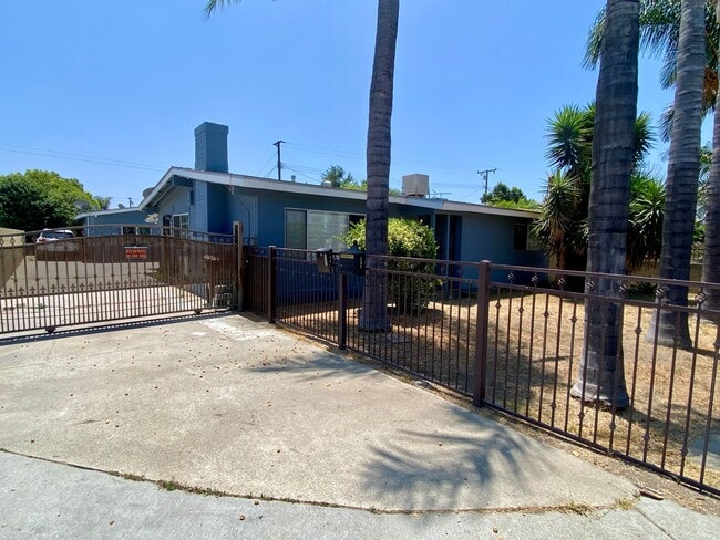 Building Photo - 536 Willow Ave