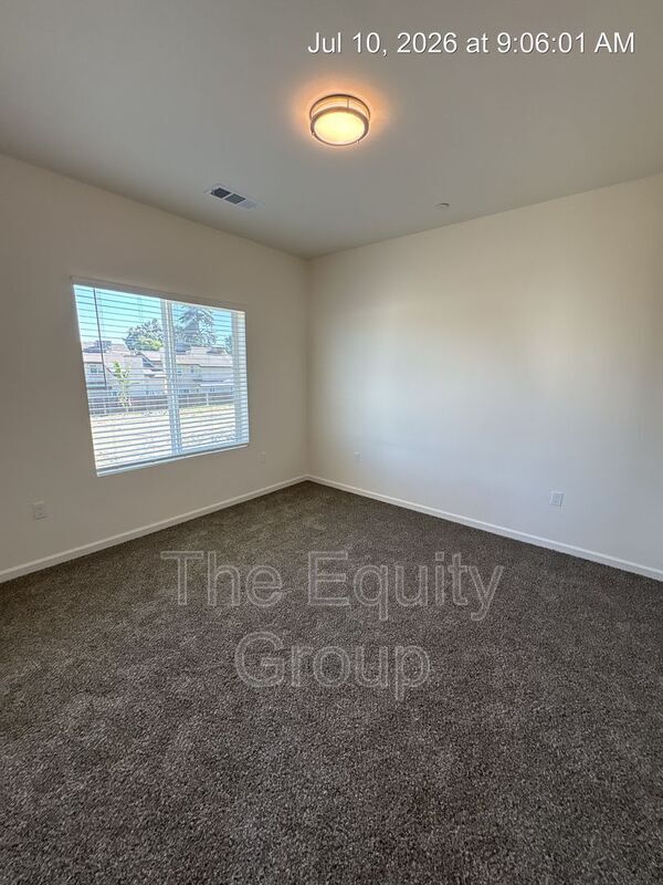 Building Photo - 725 S Pinkham St