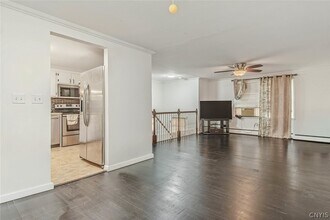 Building Photo - 147 Elm St