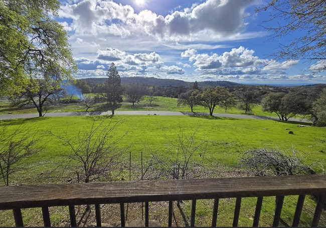 Building Photo - Bright 2-Bed/2-Bath Auburn Home with Sutter Buttes Views