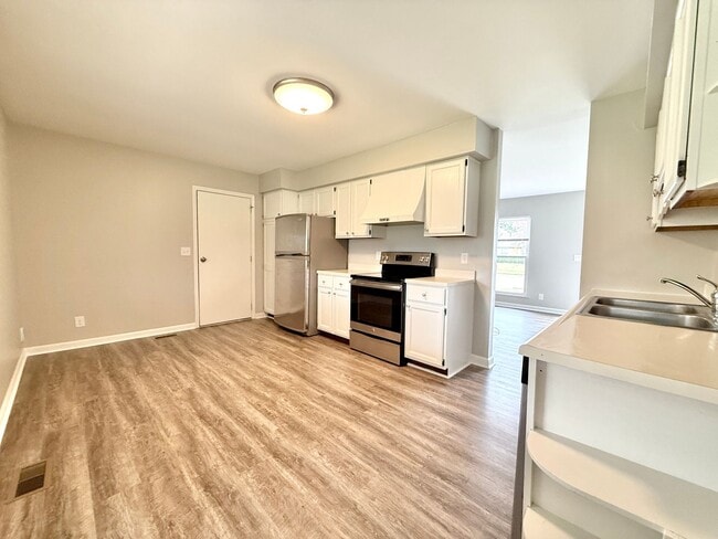 Building Photo - 575 W Market St