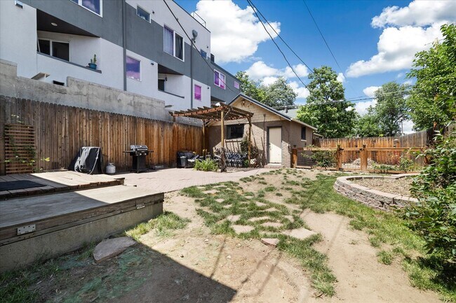 Building Photo - Awesome 3 bedroom, 2 bath home!