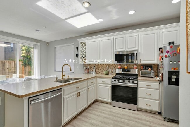 Building Photo - Monte Bella Community