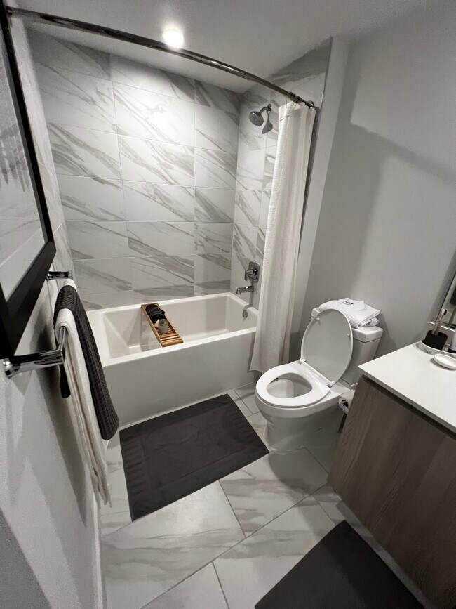 Building Photo - 670 W 74th Pl