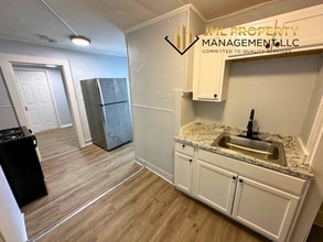 Building Photo - 826 County St