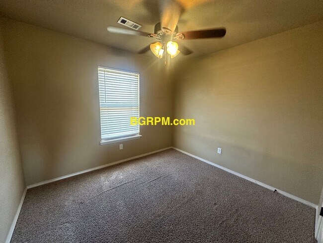 Building Photo - 3 BD, 2 BA, Home in Cabot