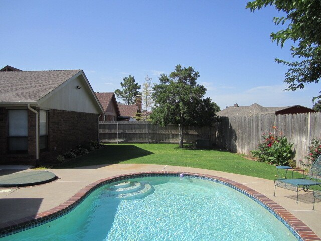 Building Photo - 9900 Rockwell Terrace