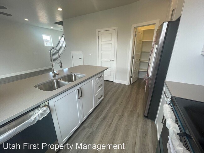 Building Photo - 3 br, 2.5 bath House - 3861 S Mustang Vall...