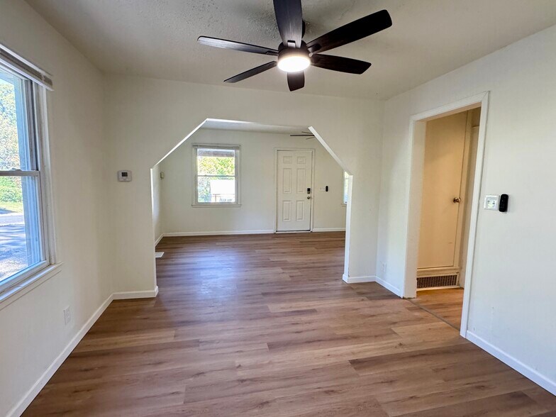 Building Photo - 8801 E Independence Ave