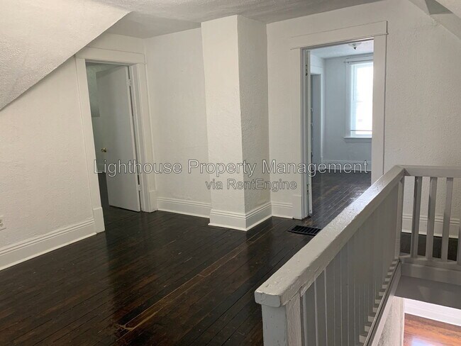 Building Photo - 871 Wood St