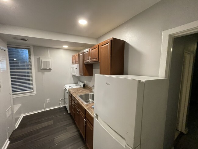 Kitchen - 2611 E Fayette St