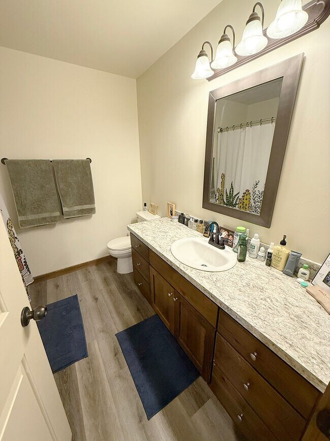 Building Photo - Southside Condo with Bridger Views