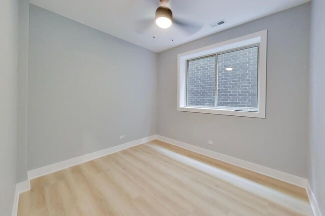 Building Photo - 6548 S Maryland Ave